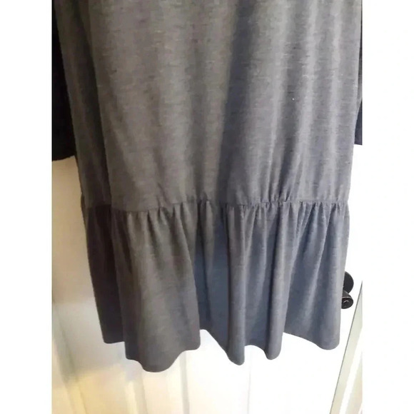 Annabelle Top Gray Ruffled Hem Stretch Sz 2XL Bust 44 Length 32 - Picture 3 of 10